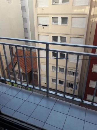 DEPARTAMENTO A LA VENTA 3 AMBIENTES C/ BALCON CORRIDO A LA CALLE ** Urgencia de venta por viaje**