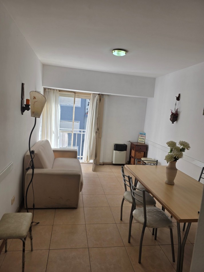 DEPARTAMENTO A LA VENTA 3 AMBIENTES C/ BALCON CORRIDO A LA CALLE ** Urgencia de venta por viaje**