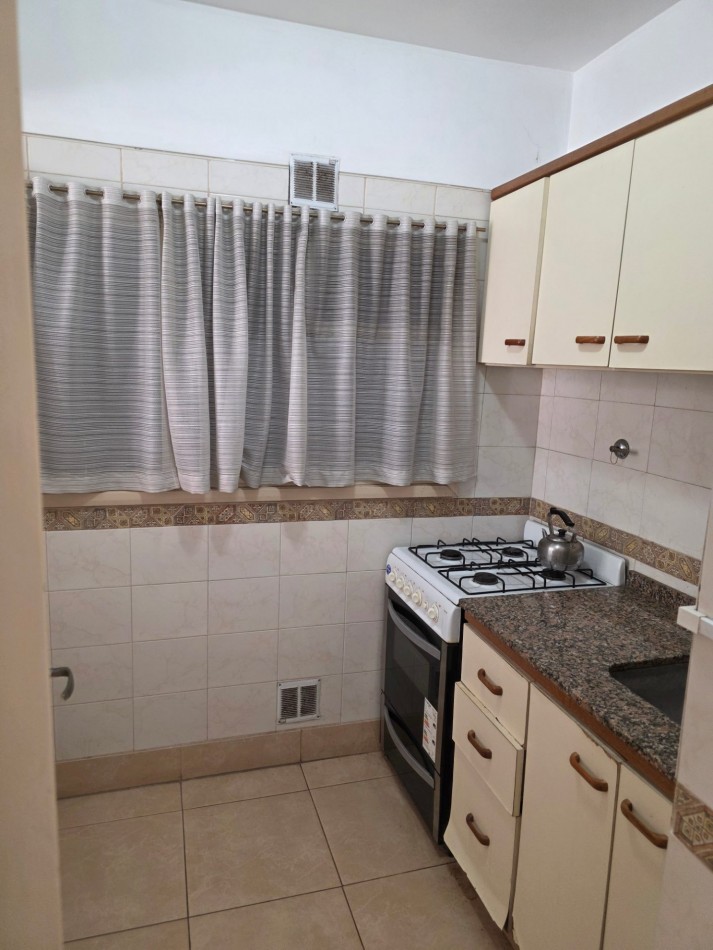 DEPARTAMENTO A LA VENTA 3 AMBIENTES C/ BALCON CORRIDO A LA CALLE ** Urgencia de venta por viaje**